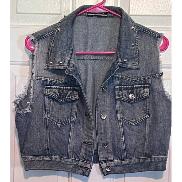 RoomMates California Women's Demin Vest Front Pockets Spike Collar 16 1/2"‎ Long - Picture 1 of 4